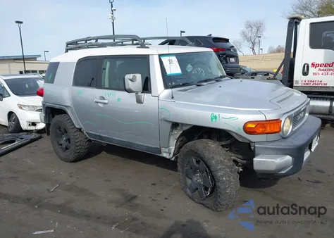2007 Toyota Fj Cruiser z USA, uszkodzony, nr VIN JTEBU11F97003006